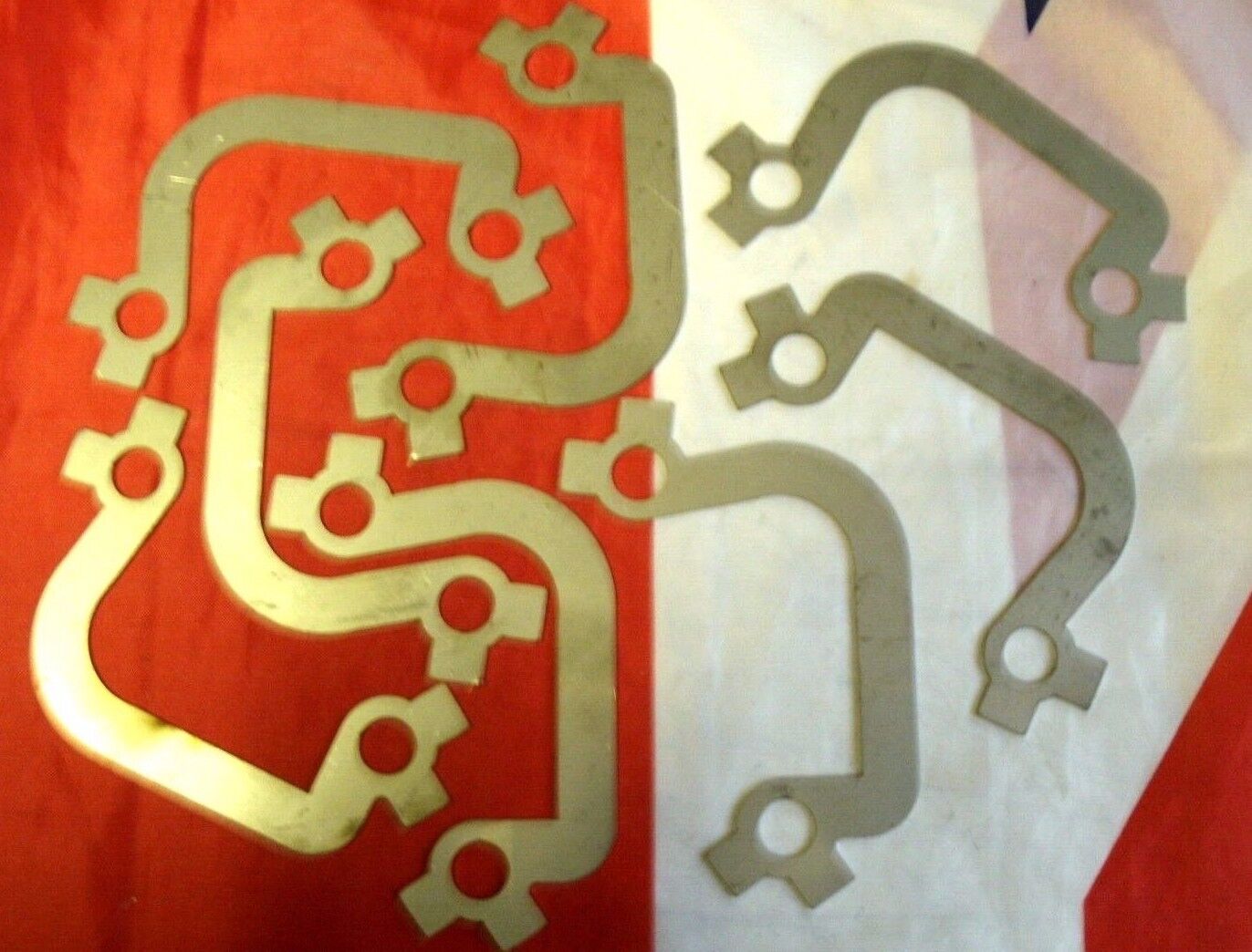 NEW MGRV8 3.9 NEW EXHAUST MANIFOLD LOCK TABs IN PLATED STEEL