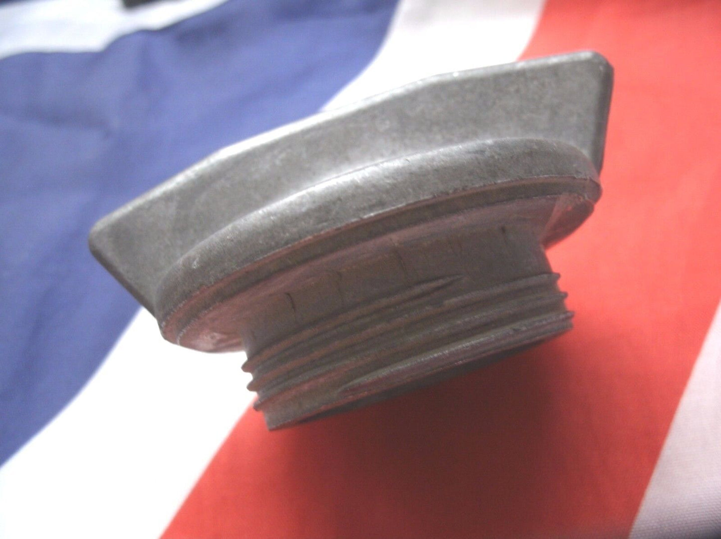 NOS ROVER EARLY OIL FILLER CAP FOR ROCKER COVER P5B P6B RANGE ROVER CLASSIC