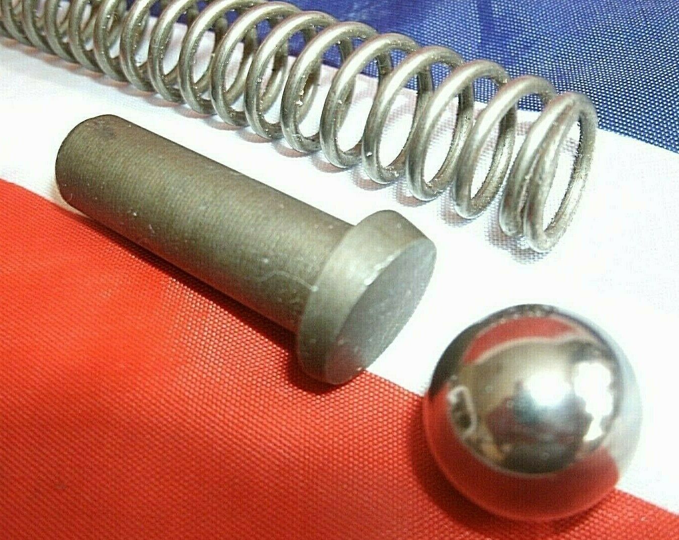 NOS SERIES 1.2.3 LAND ROVER OIL PRESSURE RELIEF VALVE SPRING PLUNGER & BALL KIT.