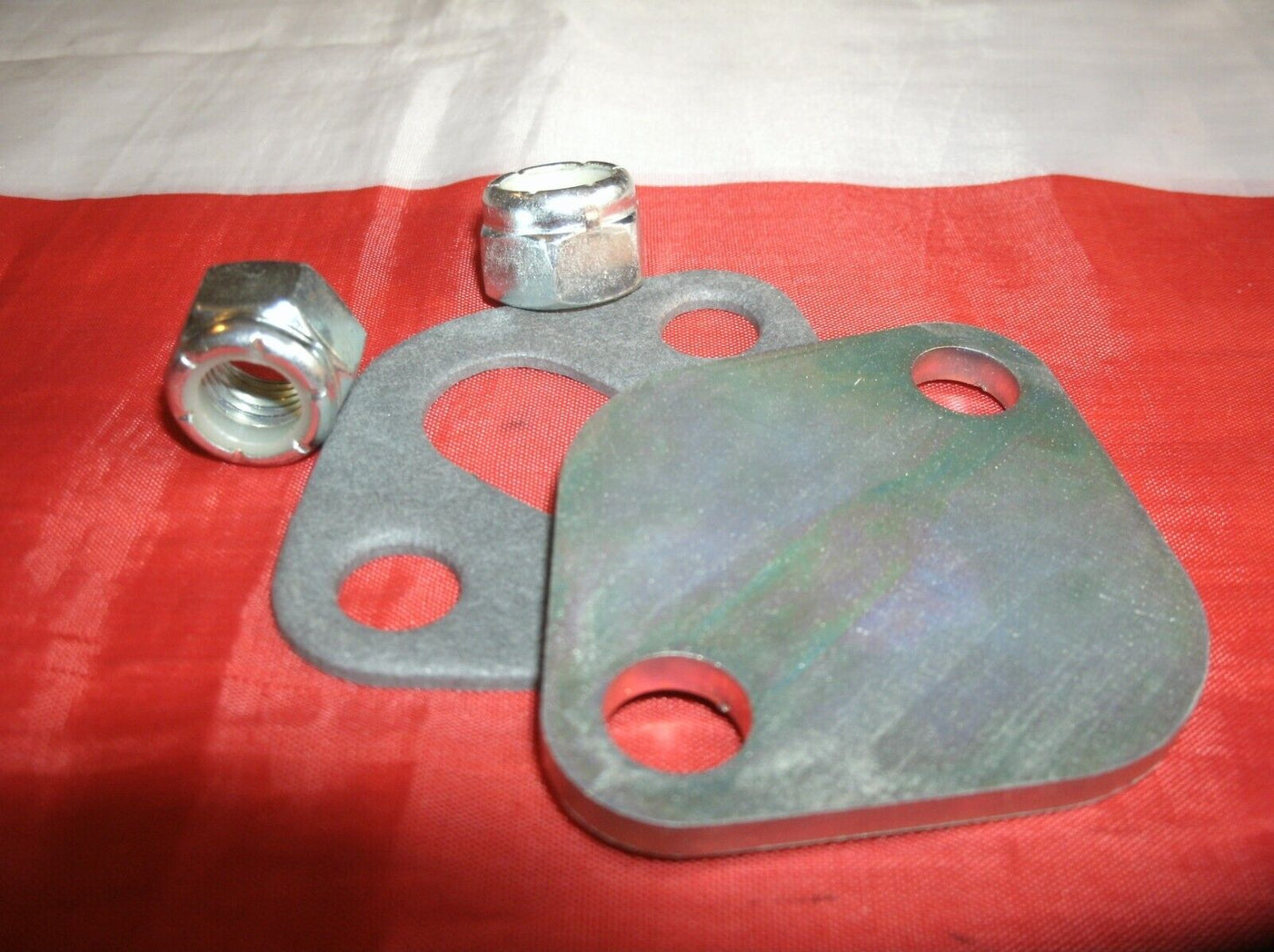 New Rover P4 80 1959 to 1962 Petrol Pump Blanking Plate Kit Gasket & Lock nuts.
