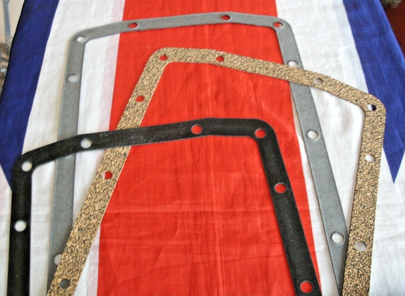 One New Rover V8 GEMs P38 RUBBER Sump Gasket For The 4.0  & 4.6 Liter Engines