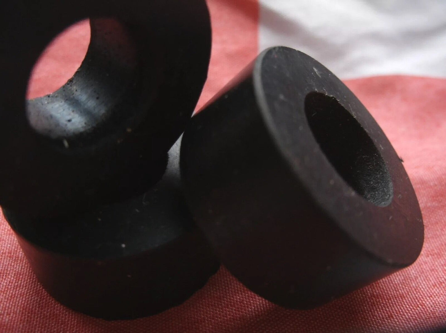 NOS LAND ROVER 2,1/4 PETROL RUBBER WASHERS FOR FIXING TOP ROVER COVER SET OF 3.
