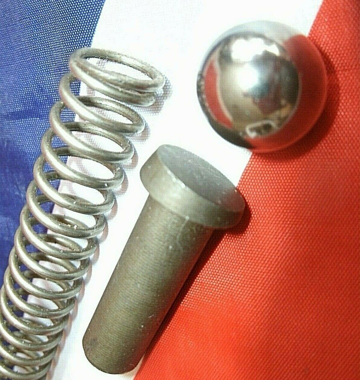 NOS SERIES 1.2.3 LAND ROVER OIL PRESSURE RELIEF VALVE SPRING PLUNGER & BALL KIT.