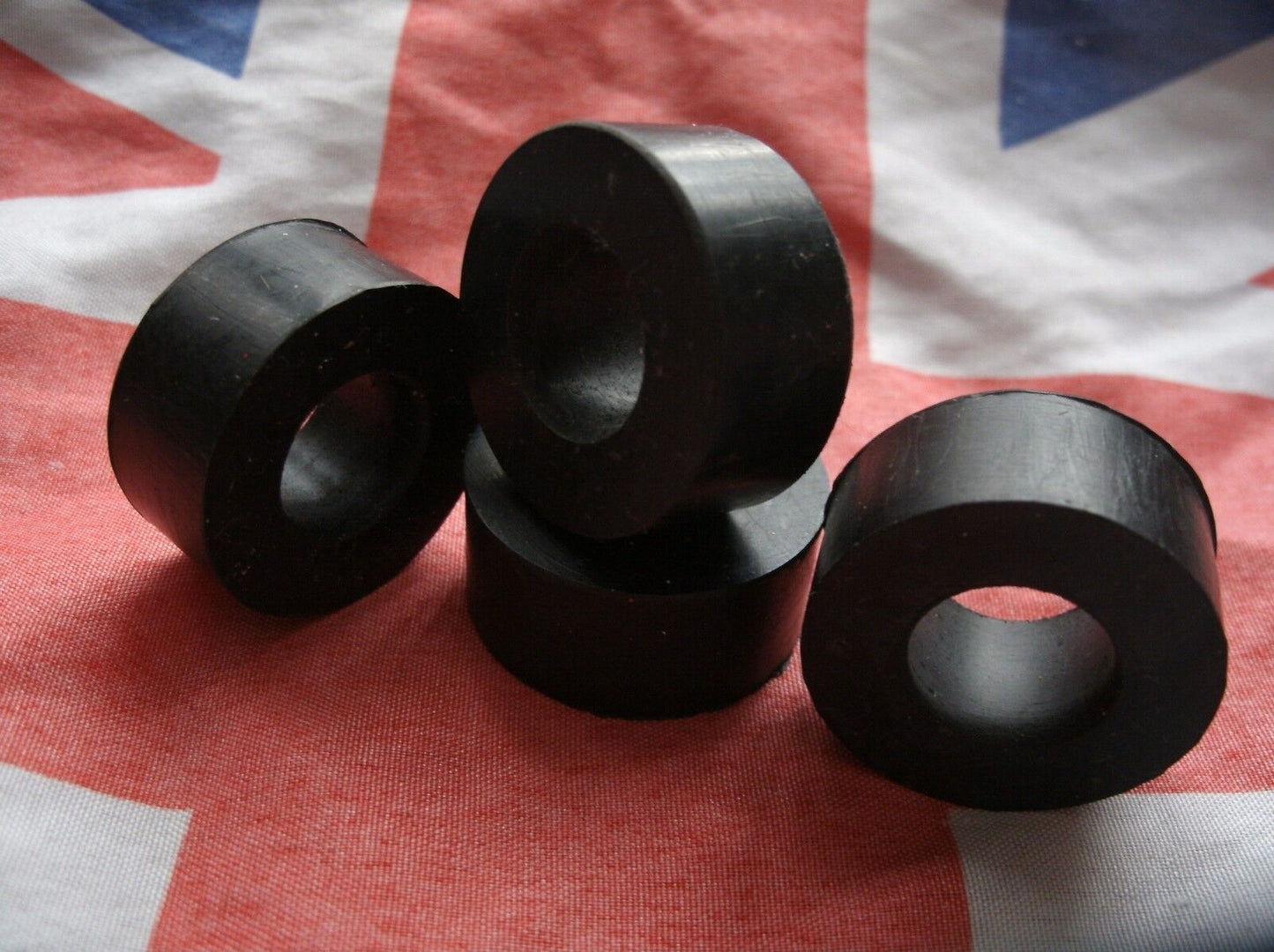 NOS LAND ROVER 2,1/4 PETROL RUBBER WASHERS FOR FIXING TOP ROVER COVER SET OF 3.