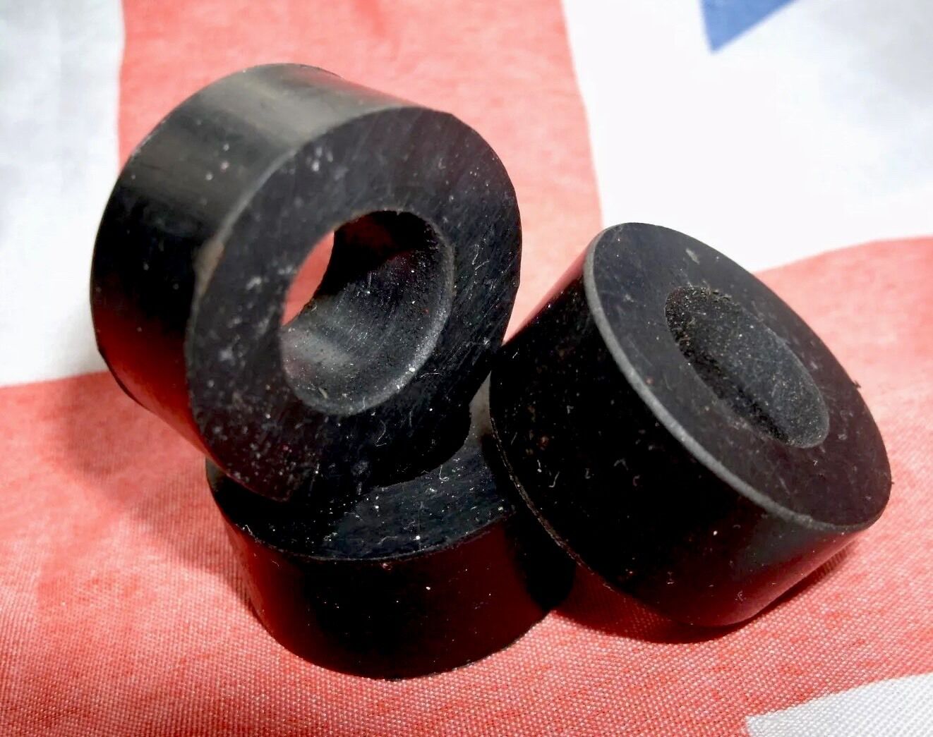 NOS LAND ROVER 2,1/4 PETROL RUBBER WASHERS FOR FIXING TOP ROVER COVER SET OF 3.