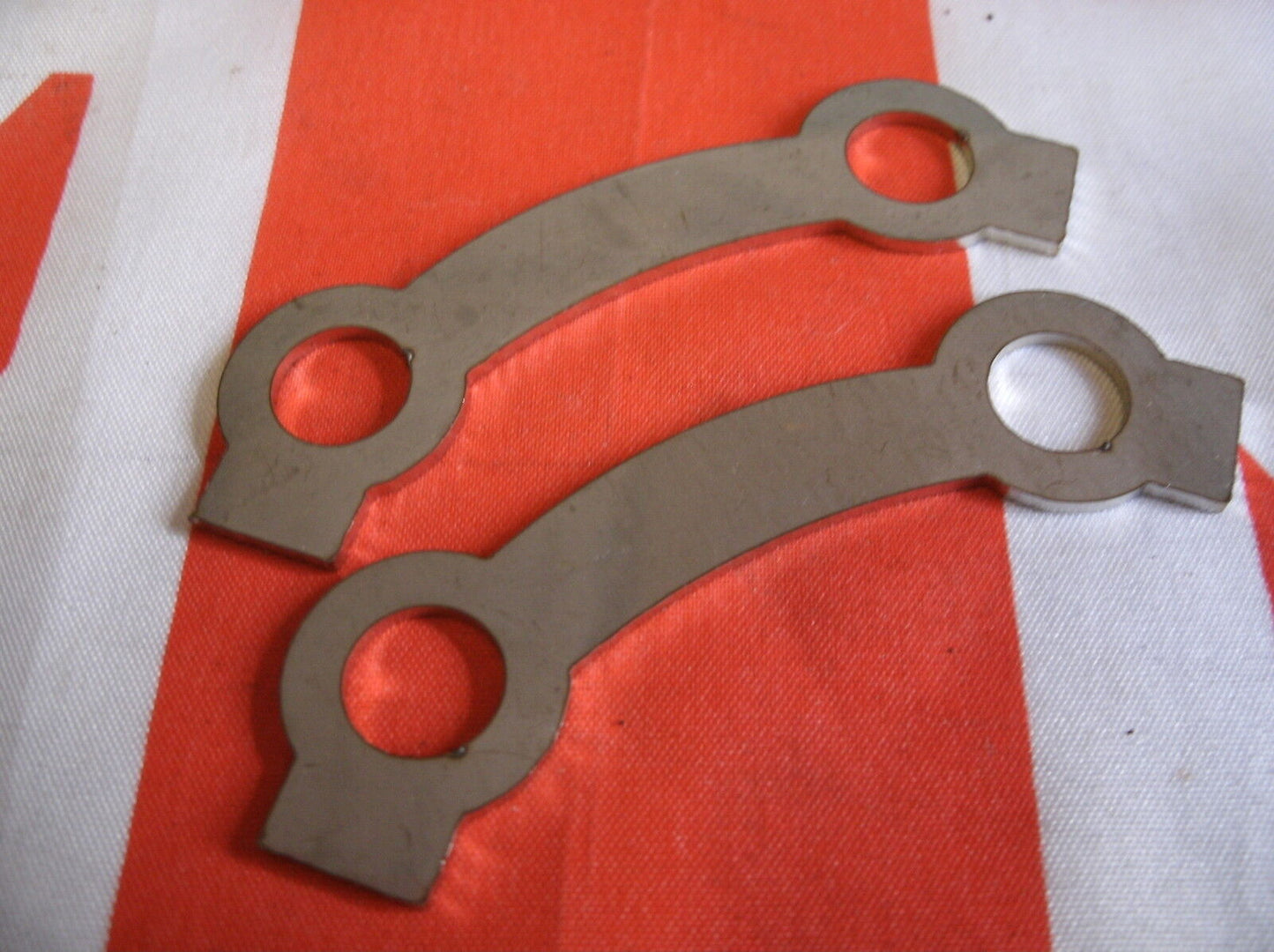 Triumph TR5 TR6 2.5 PI MODELS STAINLESS STEEL INJECTOR KEEP PLATE.