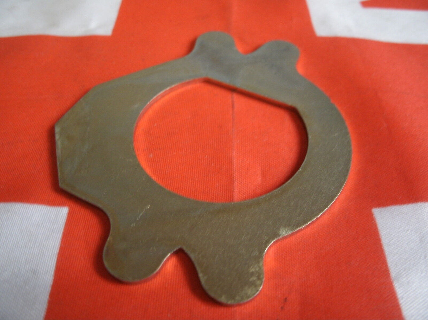 Triumph TR5 TR6 2.5 PI MODELS STAINLESS STEEL INJECTOR KEEP PLATE.