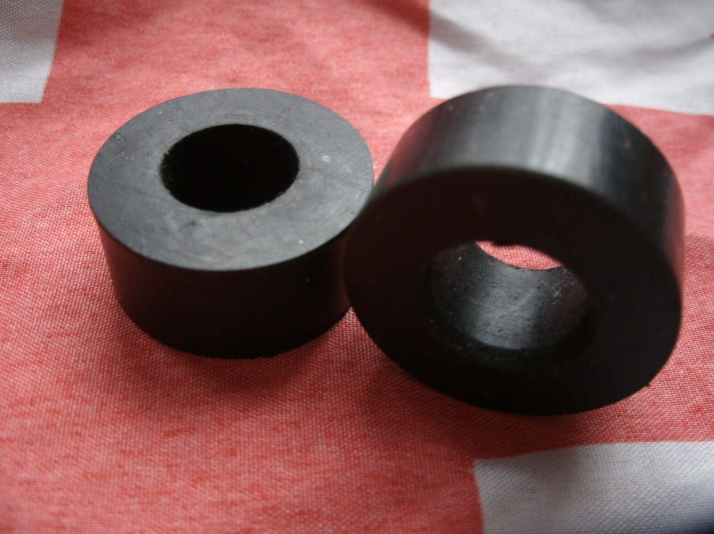 NOS LAND ROVER 2,1/4 PETROL RUBBER WASHERS FOR FIXING TOP ROVER COVER SET OF 3.