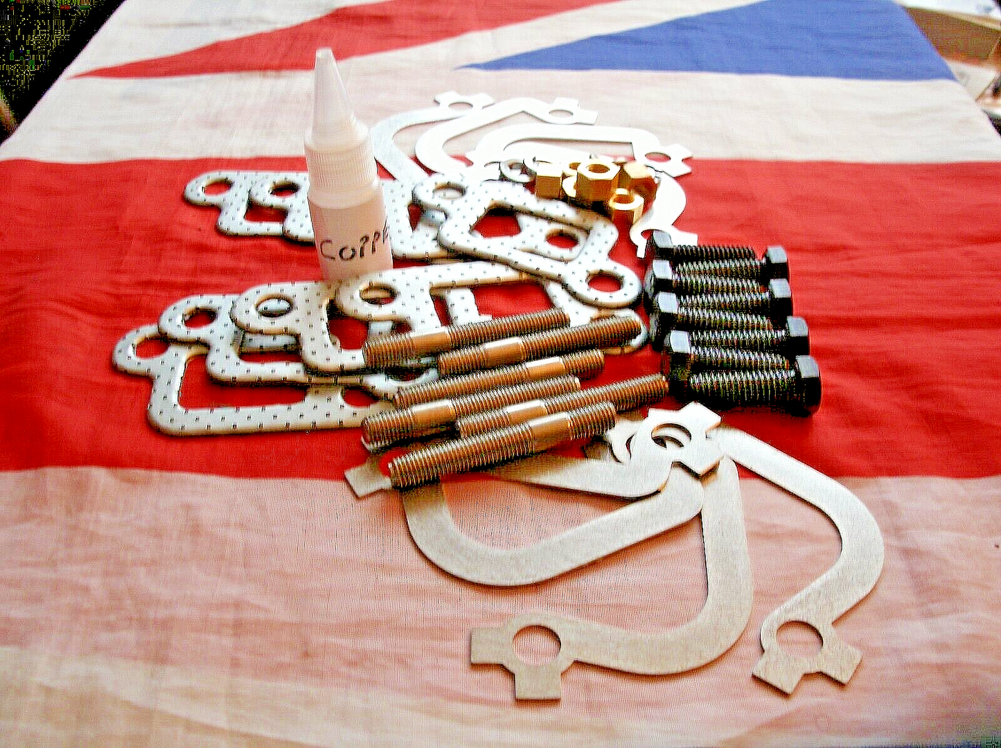One NEW Classic Range Rover 3.5 Exhaust Manifold Fitting Kit. Mk110b.