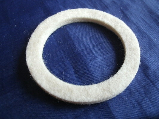 One NEW Volvo P1800s Front Crank shaft Oil Seal Felt Type from 1969 to 1973.