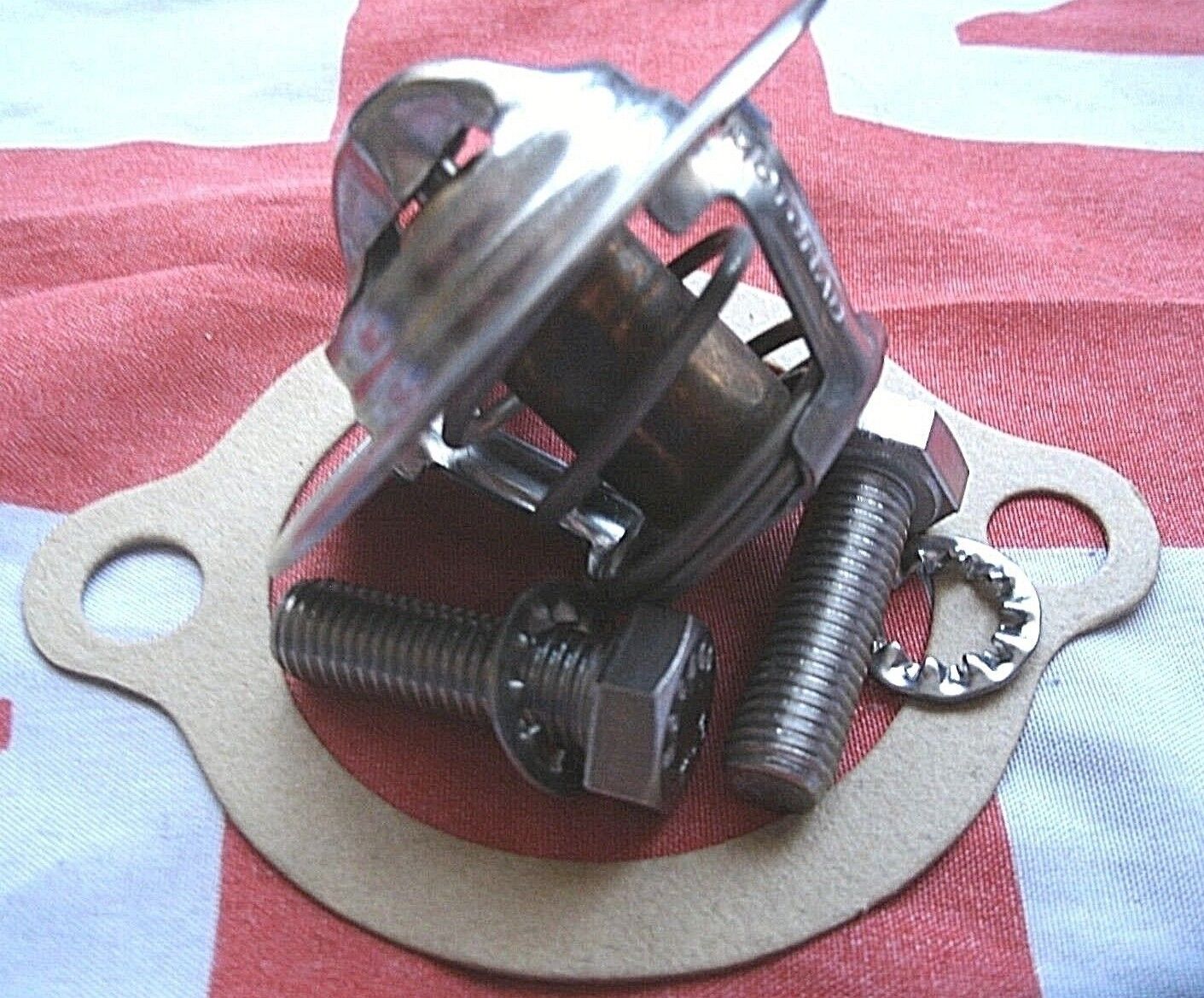 Rover V8 Thermostat & Improved 1/16" Gasket Kit All models & Years Carb & EFI