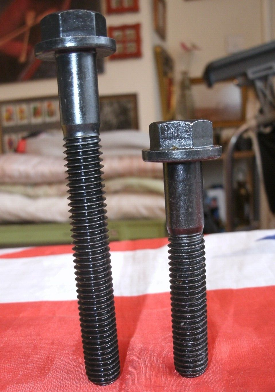 Land Rover V8 One Set 20 Cylinder Head Bolts Centre Two Rows Later Engine's