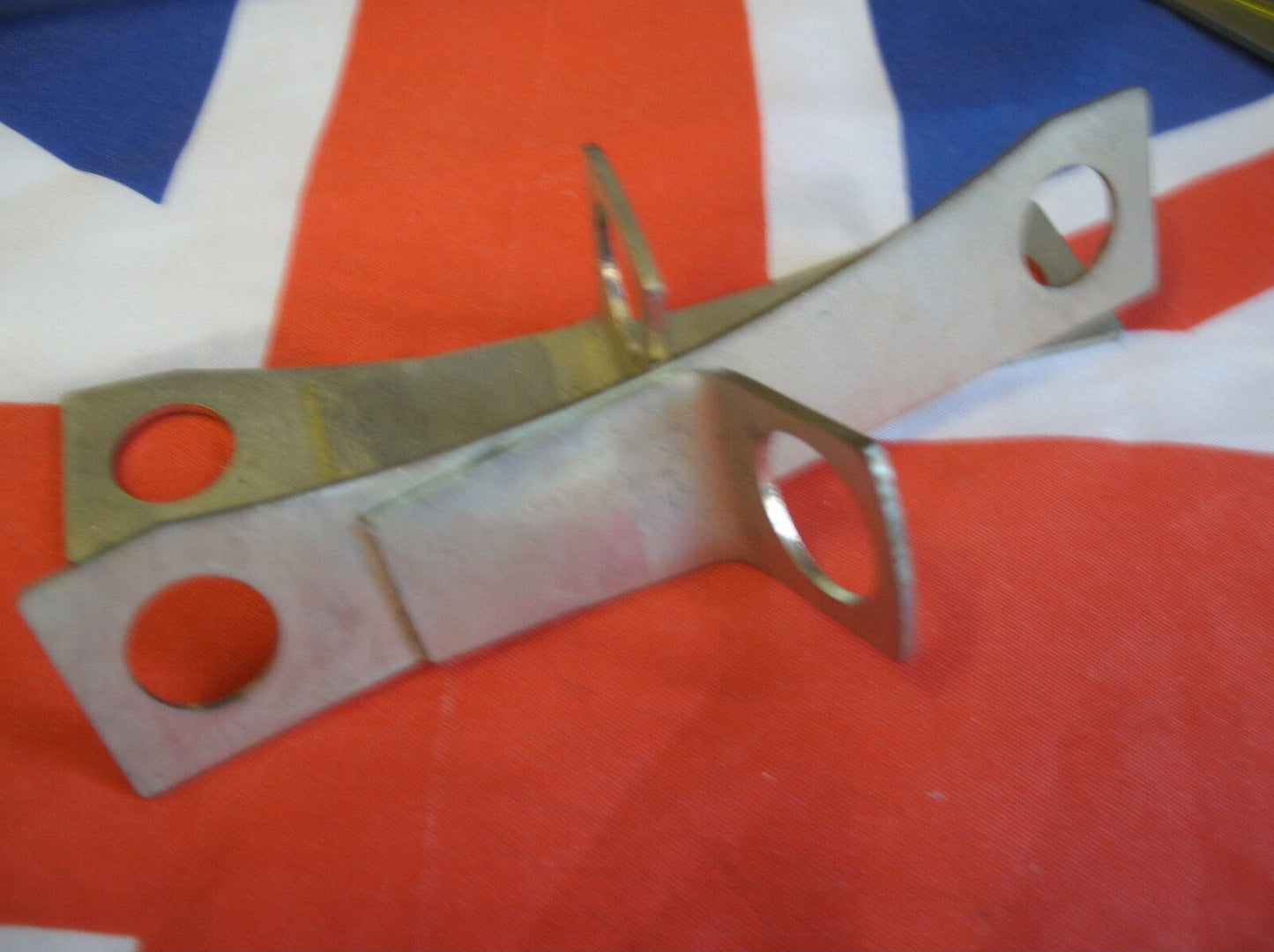 NEW ROVER P6 2000 2200 3500 3500s ALL MODELS REAR BRAKE CALIPER  LOCK TABs SET 2