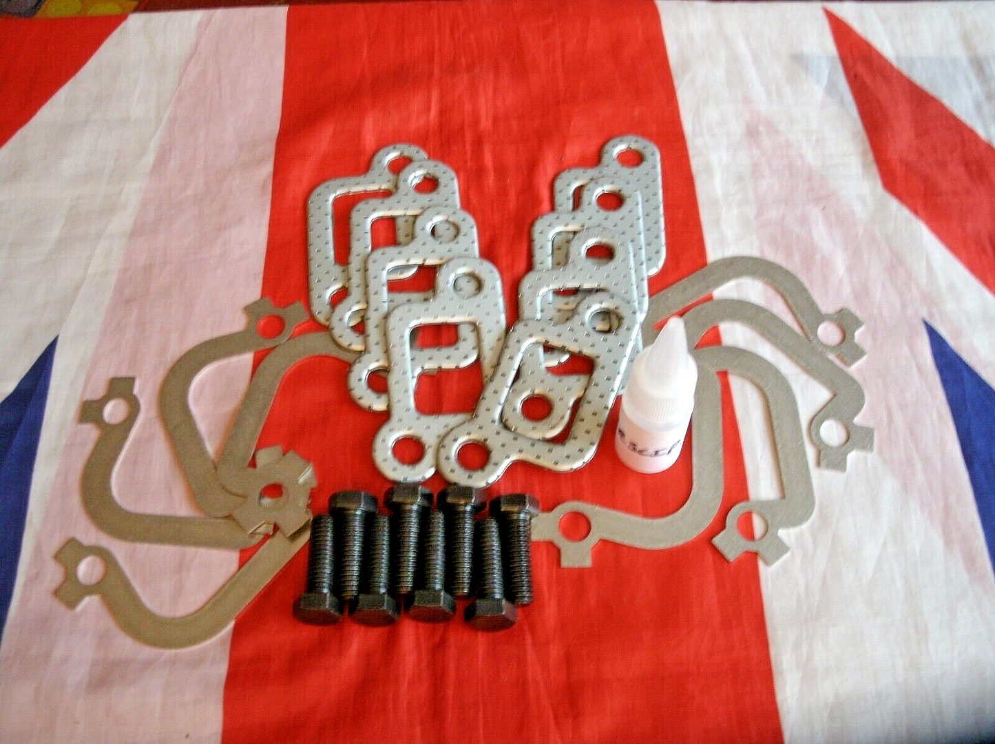 One NEW Rover P5B P6B V8 3500 3.5 Exhaust Manifold Fitting Kit. Mk110b.