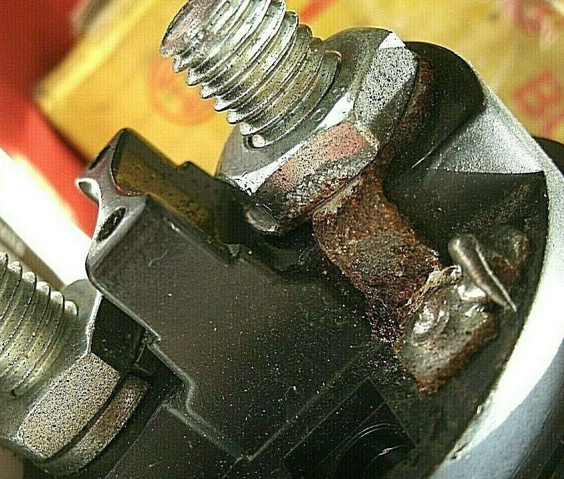 One Only Original BOSCH 0331402021 Solenoid Switch 24 V 170 New Old Stock + box.