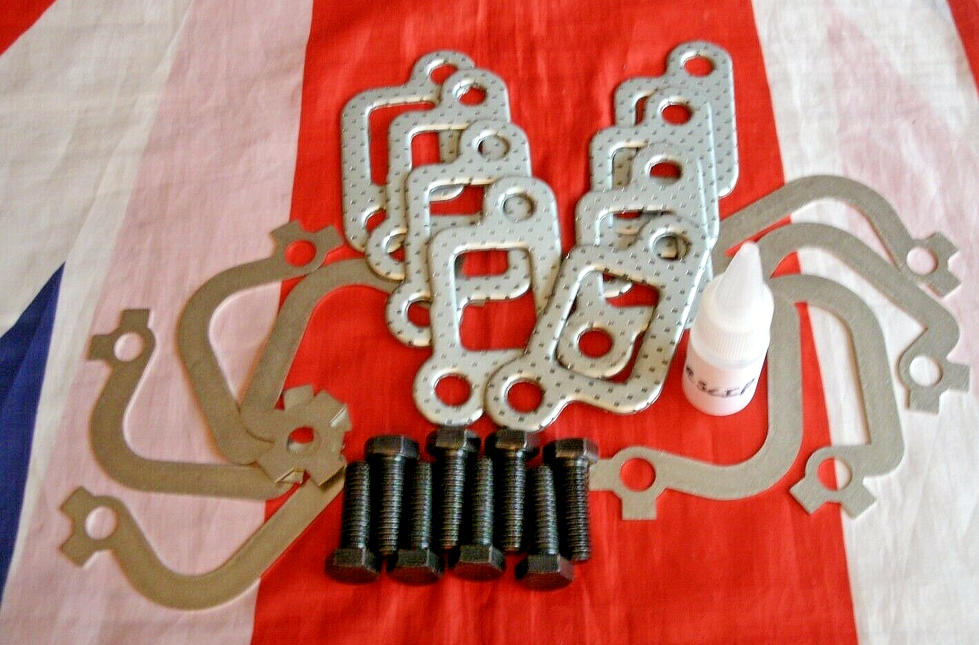 One NEW Classic Range Rover 3.5 Exhaust Manifold Fitting Kit. Mk110b.