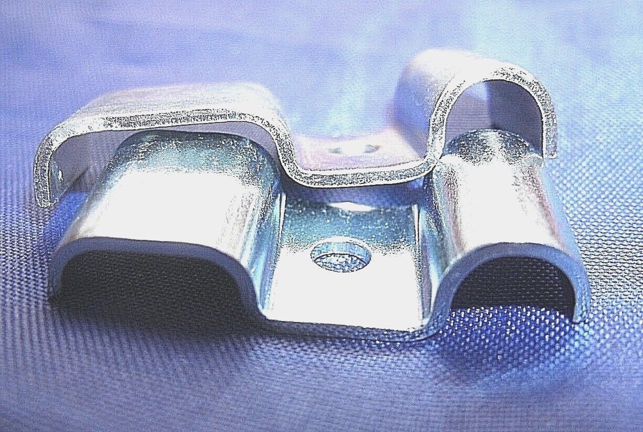 NEW Triumph TR6 5 4 3 2 Bulkhead & Chassis Brake Clutch Pipe Clip Clamp & Fixing
