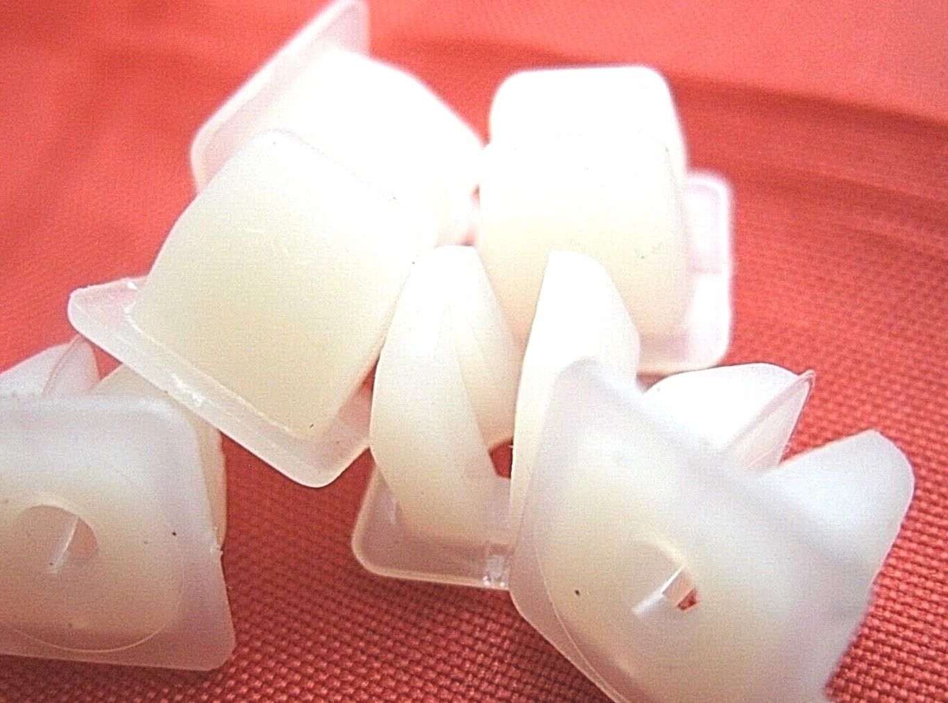 New Rover P6 Trade Set Of 25 Clinch Nuts Used to Hold Lamp Panels Trim In Place