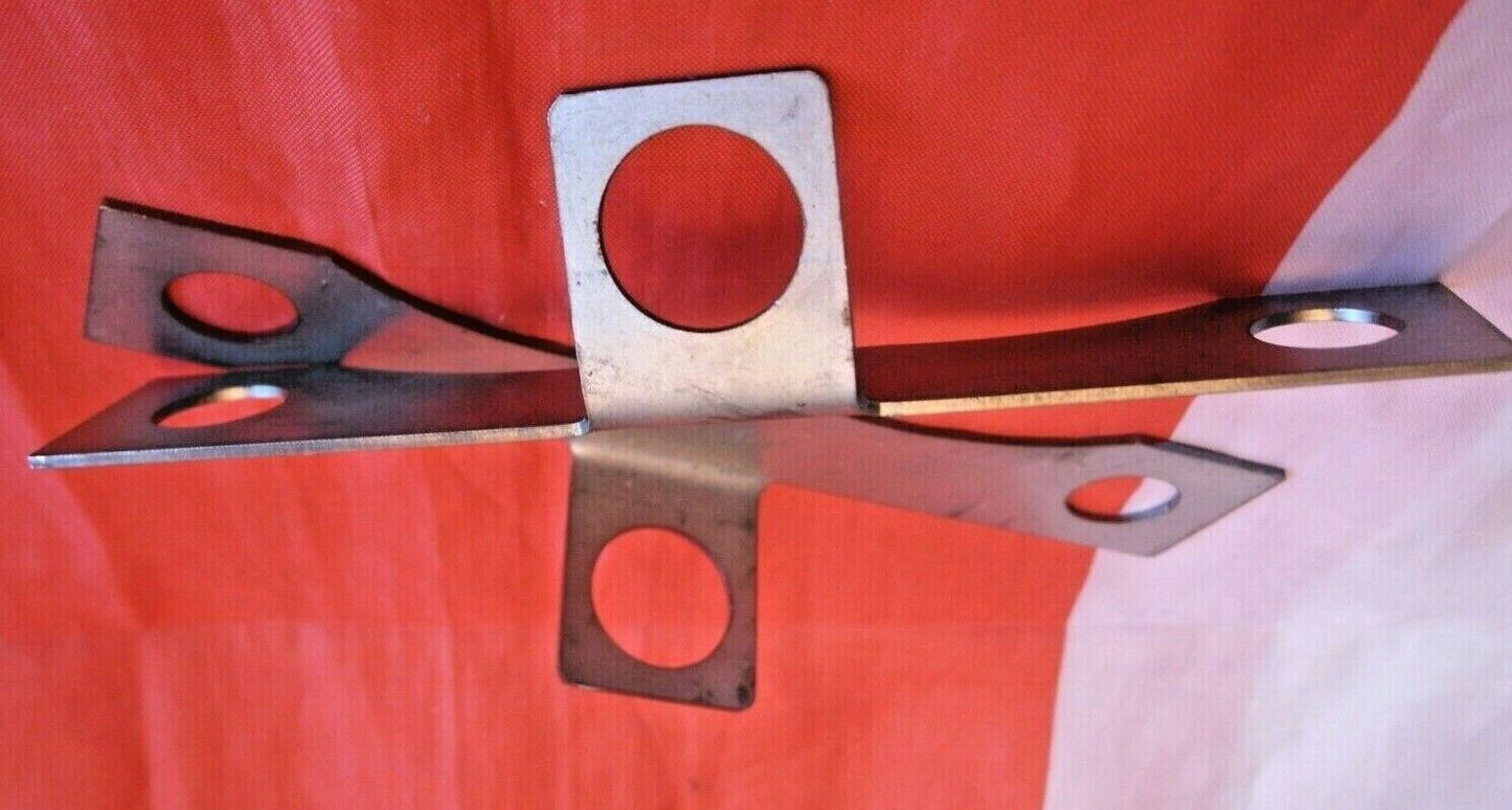 Rover SD1 Front Lower Suspension Steering Arm Lock Tabs Near & Off Side CRC438