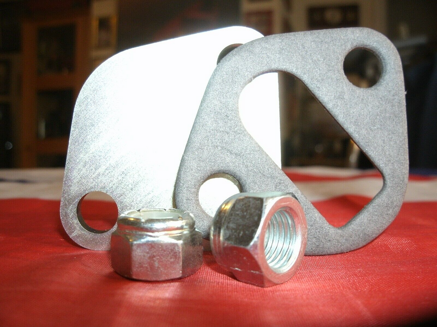 New Rover P4 80 1959 to 1962 Petrol Pump Blanking Plate Kit Gasket & Lock nuts.