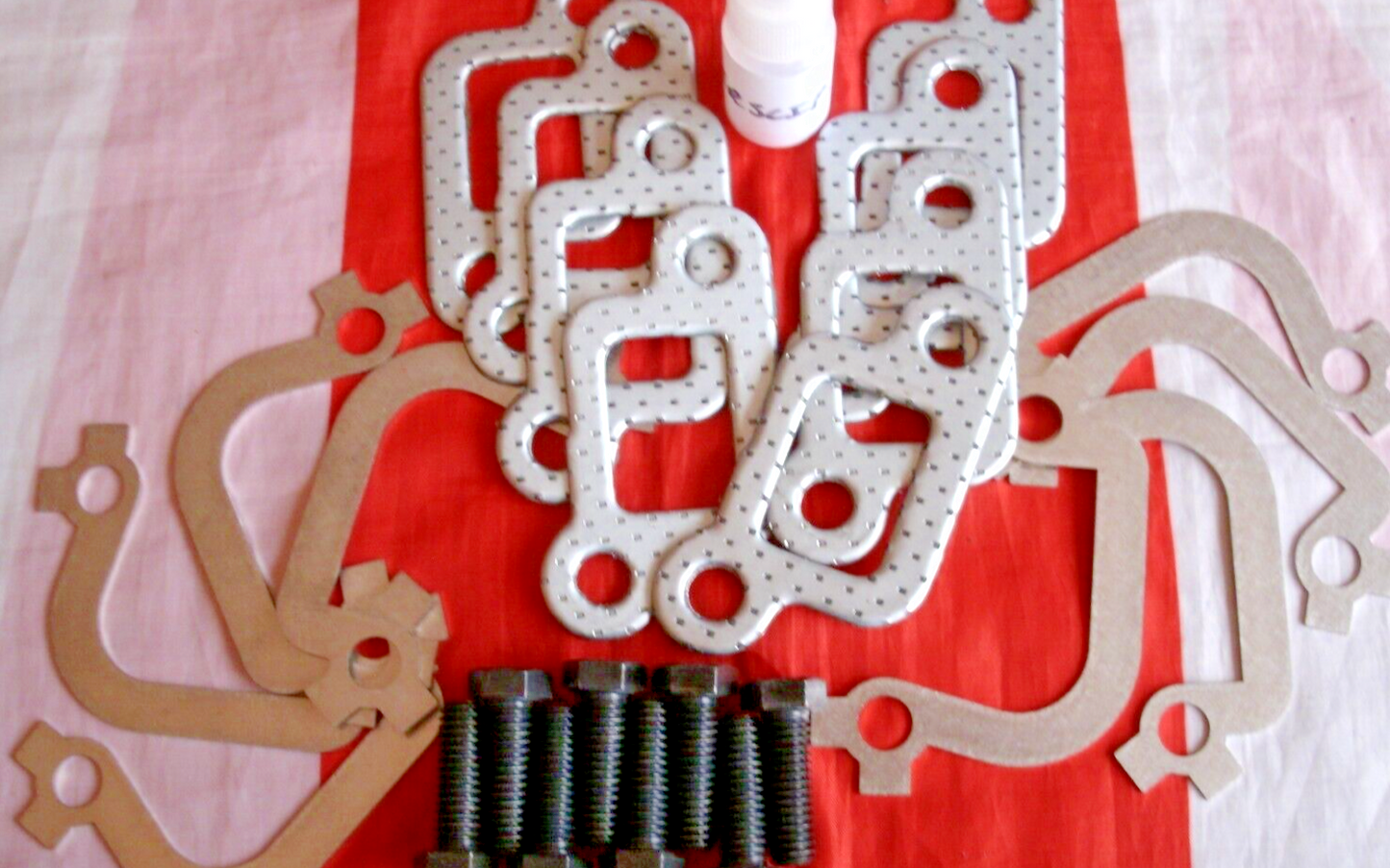 One NEW TR7 V8 3.5 Exhaust Manifold Fitting Kit. Mk110b.