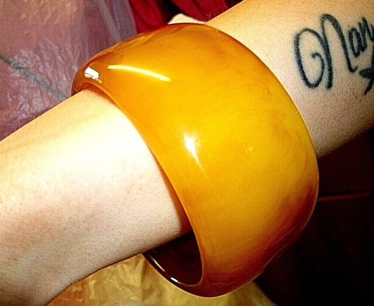 One Beautiful Vintage Bakelite Bangle In A Lovely Butterscotch Colour Very Nice