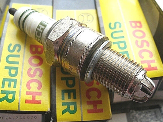 ONE PAIR OF NEW W5DTC Genuine Boxed Bosch Supper Spark Plugs 0241245070