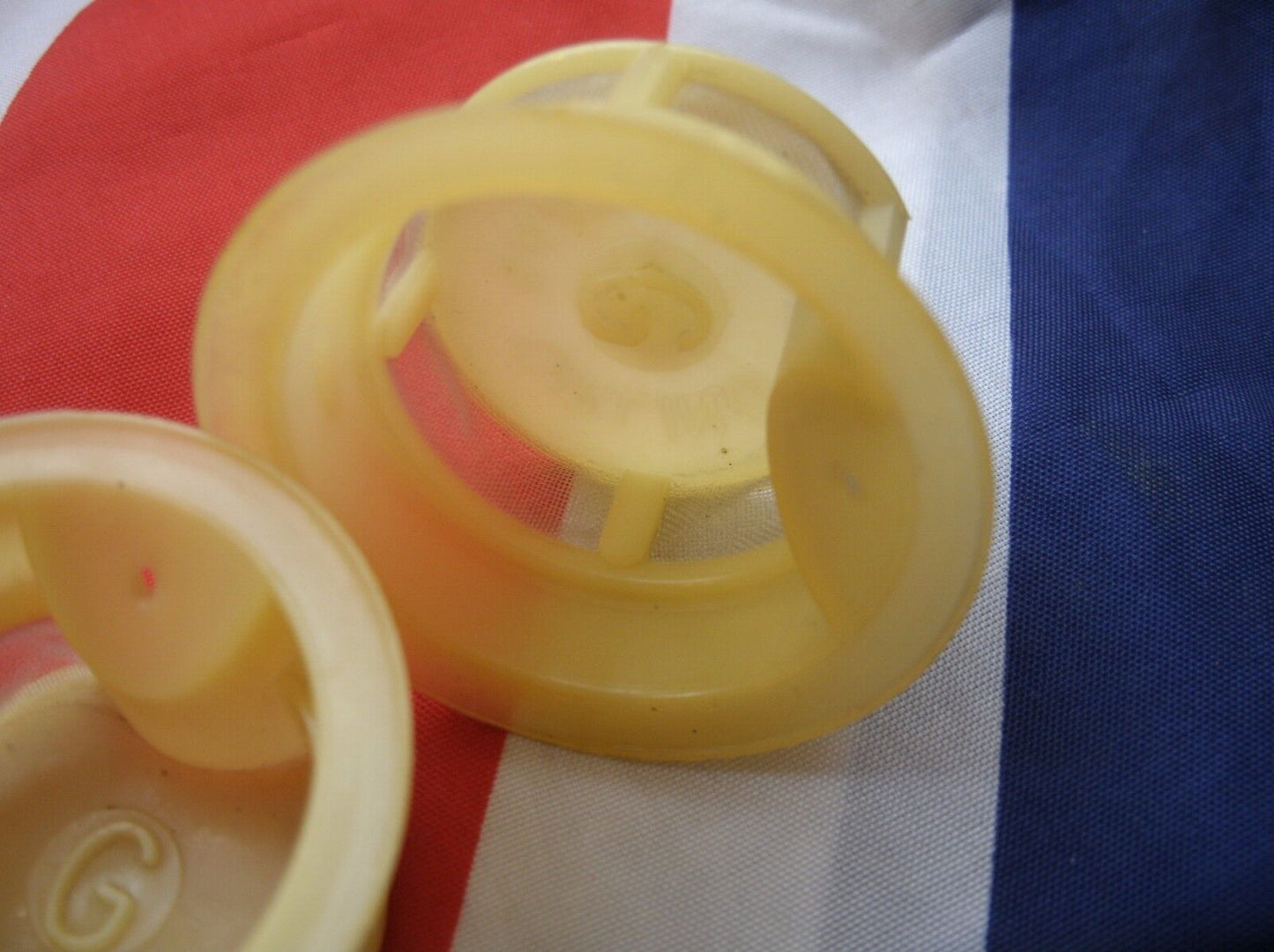 AUSTIN MORRIS TRIUMPH  NEW OLD STOCK STEEL BRAKE FLUID SUPPLY TANK FILTER.