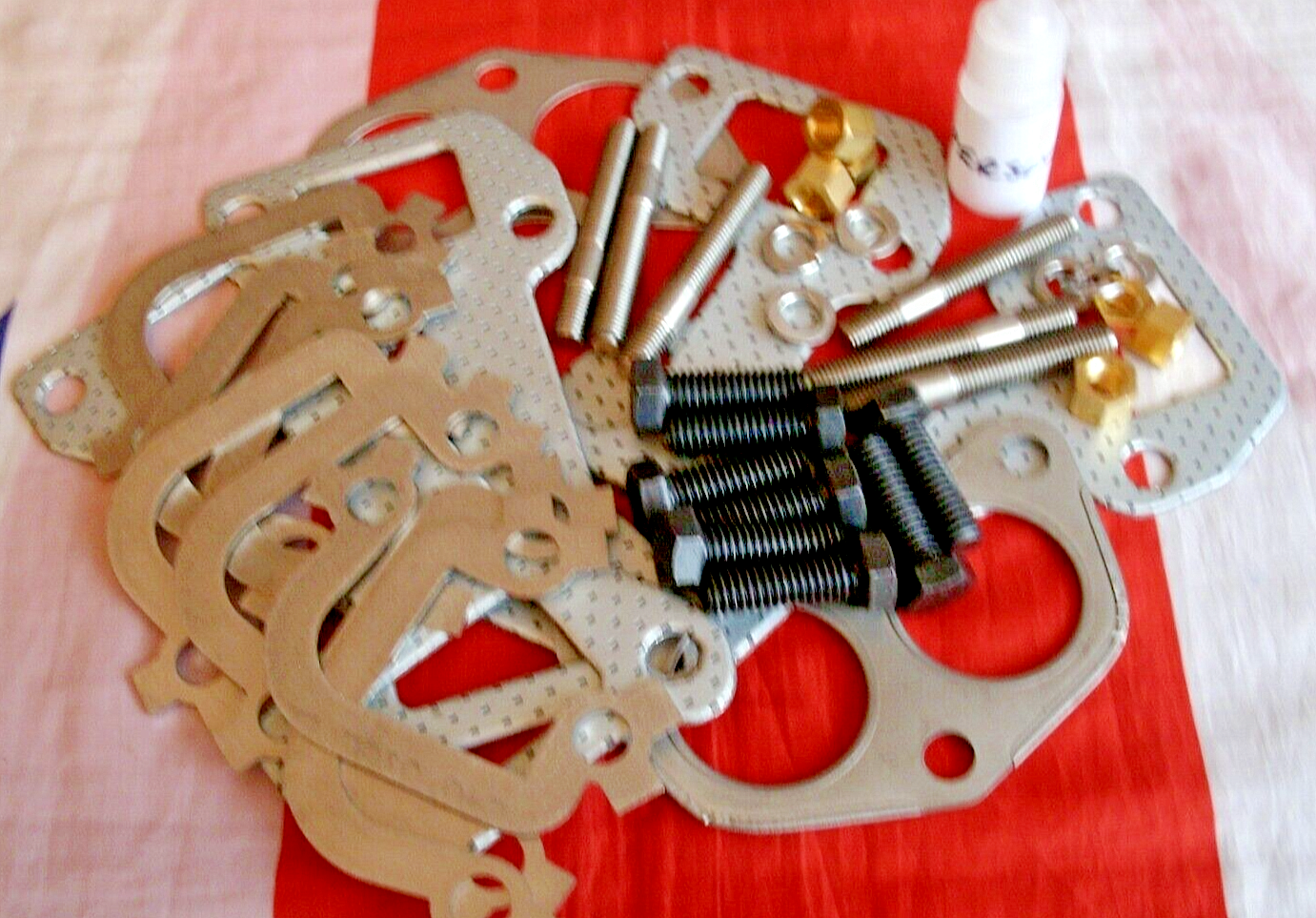 One NEW Classic Range Rover 3.5 Exhaust Manifold Fitting Kit. Mk110b.
