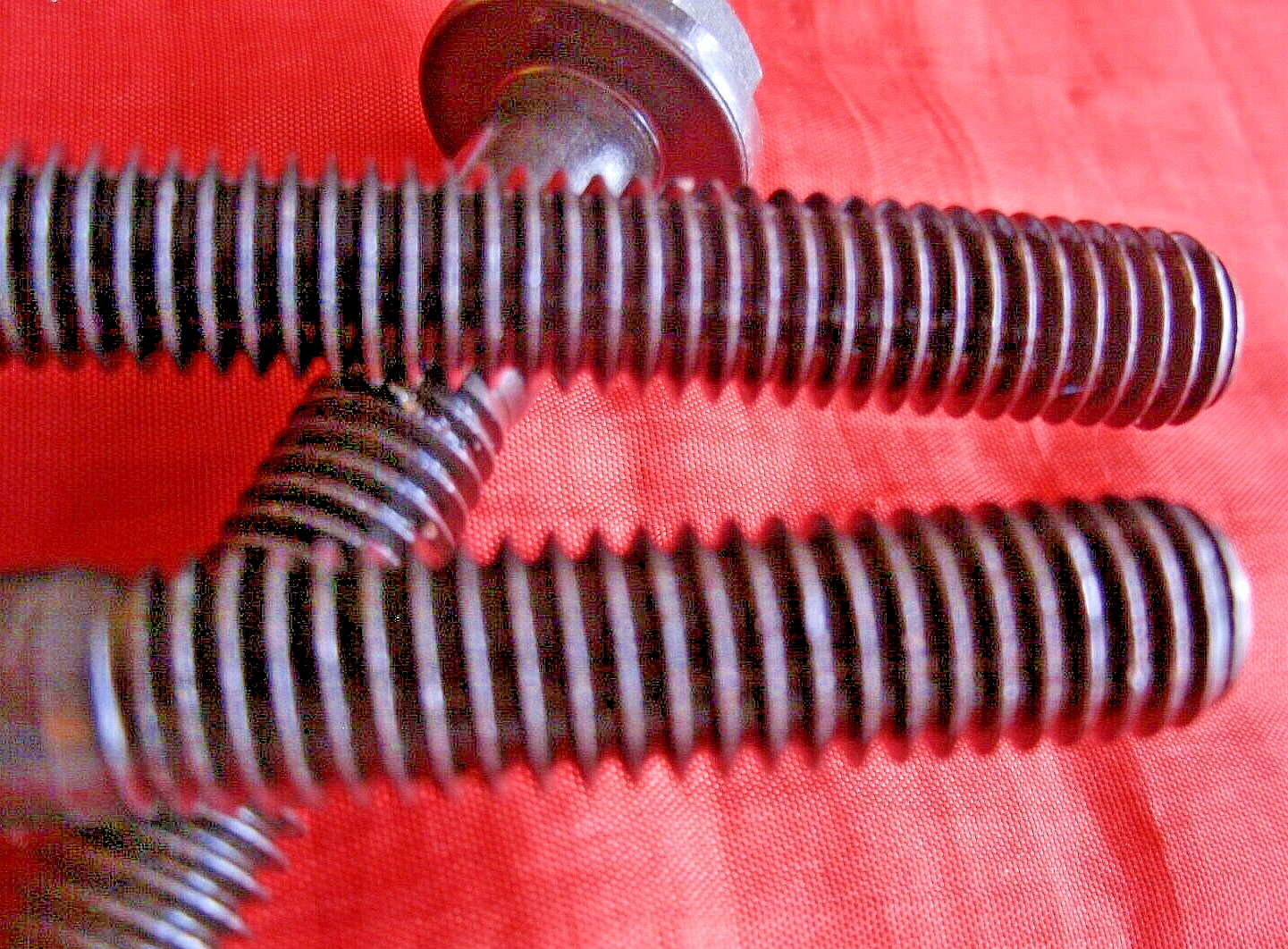 Land Rover V8 One Set 20 Cylinder Head Bolts Centre Two Rows Later Engine's