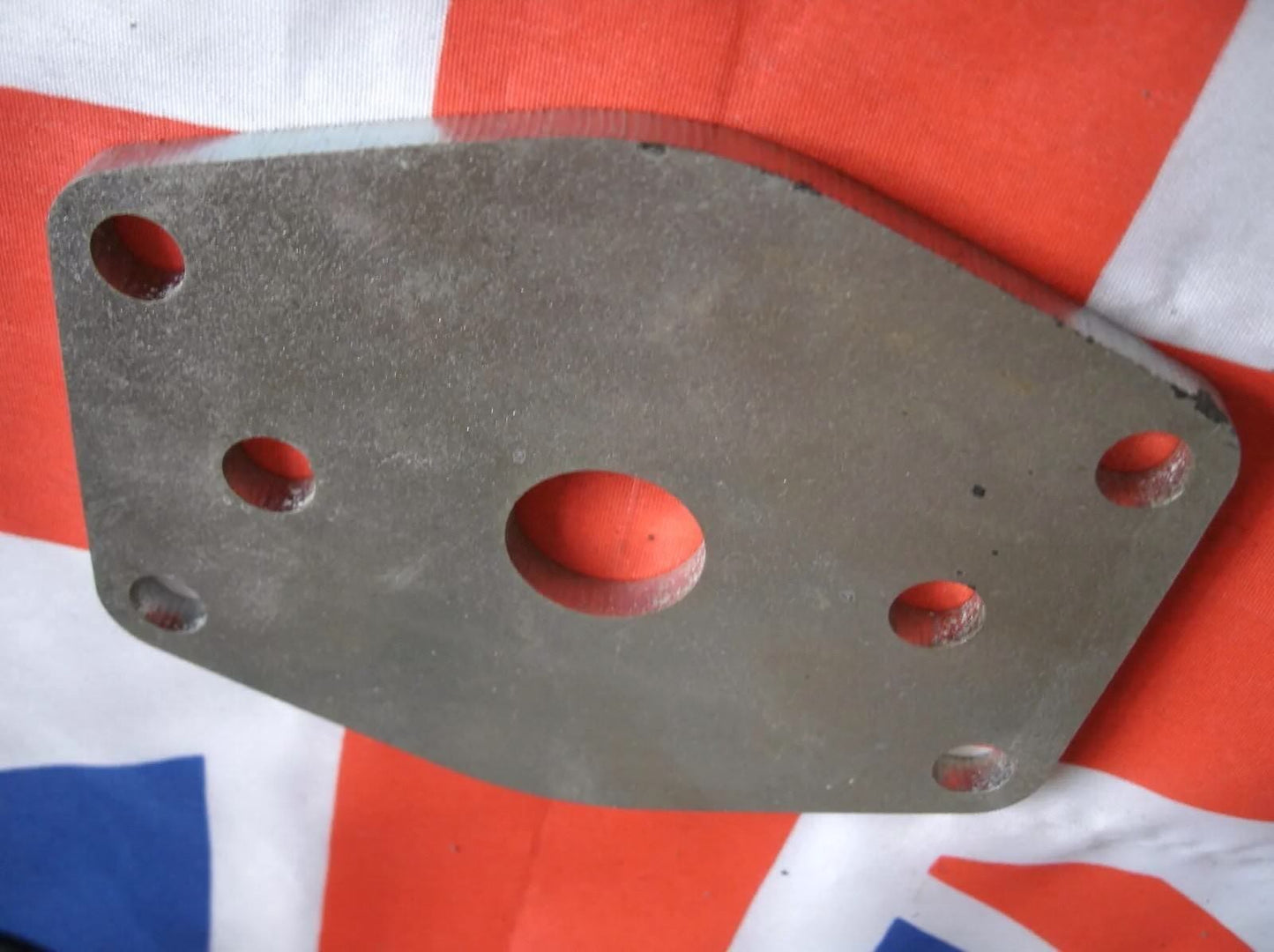 Rover P6 3500 V8 new rear suspension lower shock asorber mounting plate