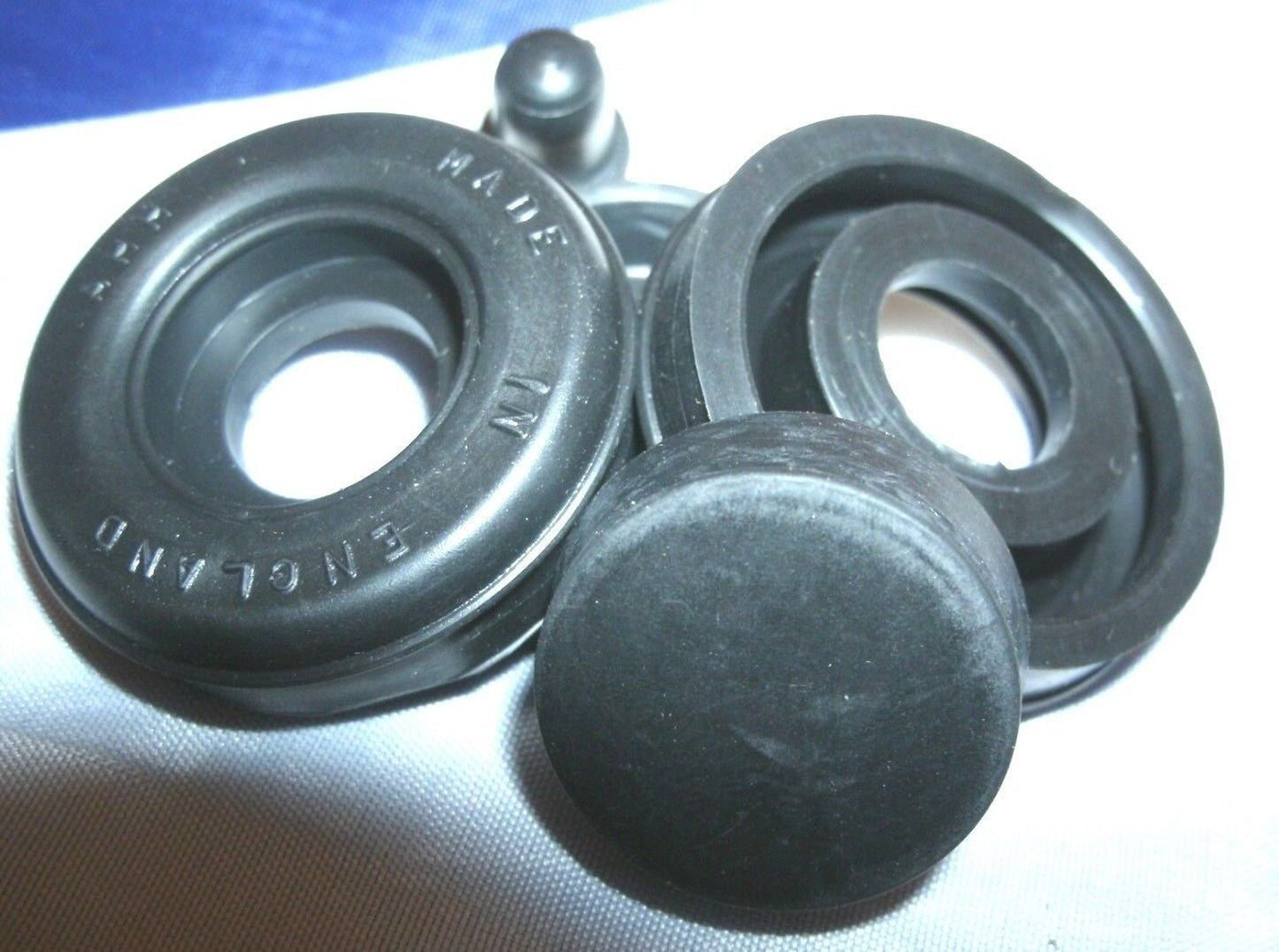 NEW Rover P5B 3.5 V8 Wheel Cylinder Seal Kit Rear One Side Near OR Off Side